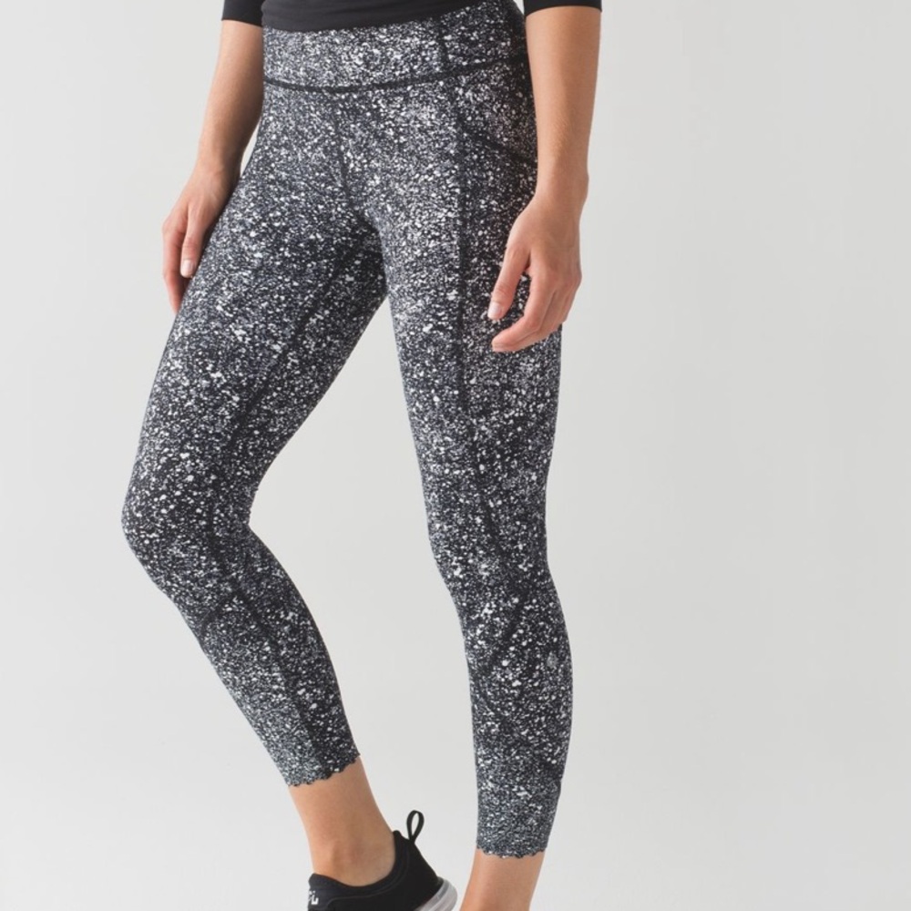 Lululemon tight stuff tight II Splatter White Black Leggings size 6